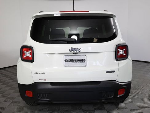 Used 2017 Jeep Renegade Latitude AWD/4WD image 3