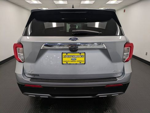 Used 2022 Ford Explorer XLT w/ Equipment Group 202A image 5