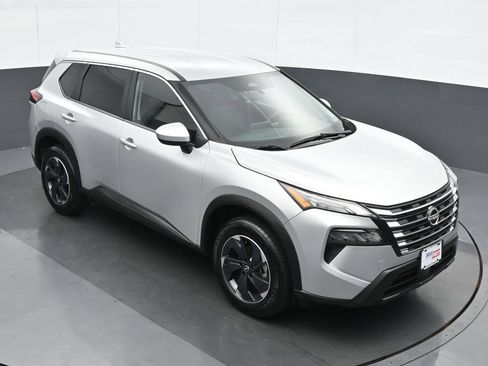 Used 2025 Nissan Rogue SV AWD/4WD image 24