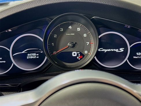 Used 2020 Porsche Cayenne S image 12