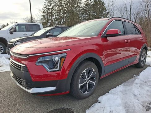 Used 2024 Kia Niro EX image 2