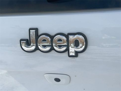 Used 2016 Jeep Cherokee Latitude w/ Cold Weather Group image 9