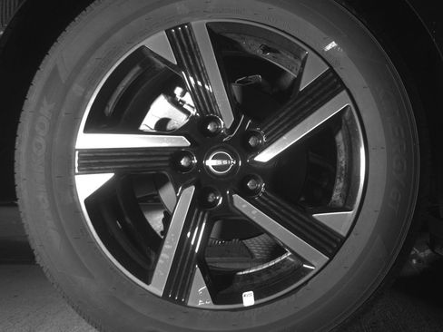 Used 2025 Nissan Sentra SV image 15