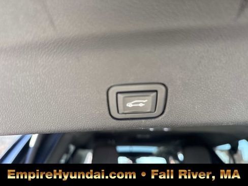 Used 2023 GMC Yukon XL Denali image 8