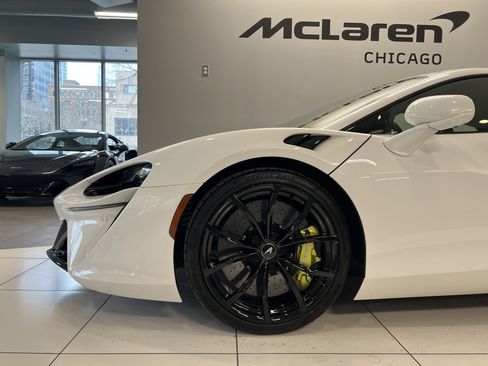 Used 2024 McLaren Artura image 33