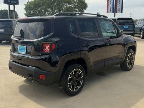 Used 2023 Jeep Renegade Latitude AWD/4WD image 8