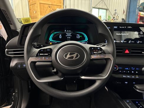 New 2026 Hyundai Elantra Hybrid FWD image 14