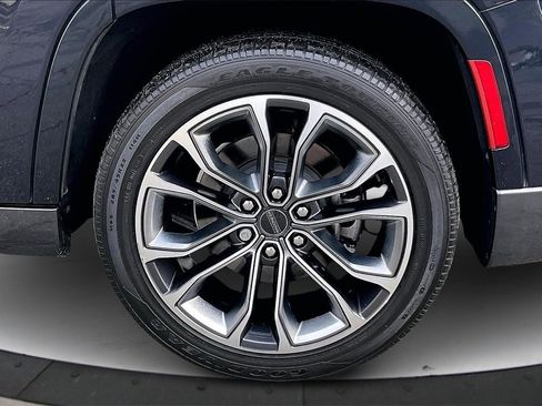 Used 2022 Jeep Grand Wagoneer Series III image 38