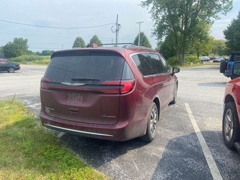 Used 2021 Chrysler Pacifica Touring FWD image 5