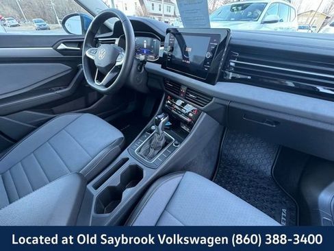 Certified 2025 Volkswagen Jetta SE image 24