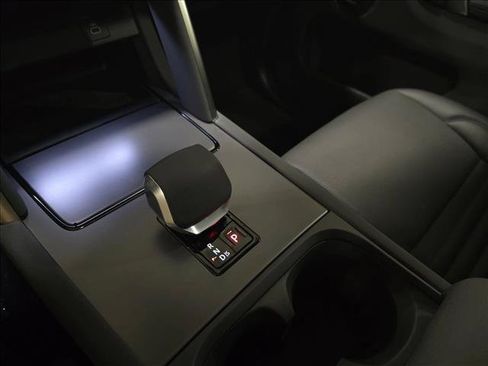 New 2026 Land Rover Discovery Sport Landmark AWD/4WD image 24