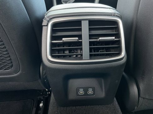 Used 2025 Genesis G70 2.5T image 17