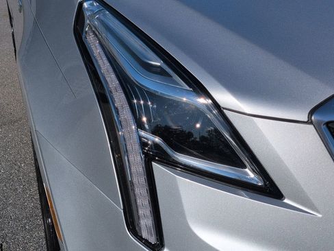 Used 2019 Cadillac XT5 Premium Luxury w/ LPO, Black Ice Package image 10