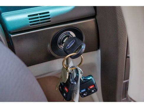 Used 2005 Ford Thunderbird 50th Anniversary RWD image 25