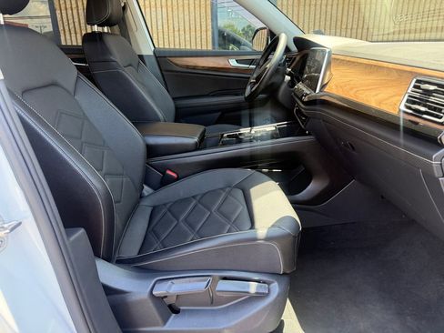 Used 2025 Volkswagen Atlas SE AWD/4WD image 25