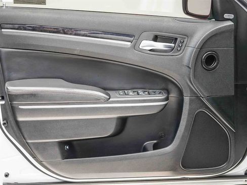 Used 2019 Chrysler 300 Limited image 22