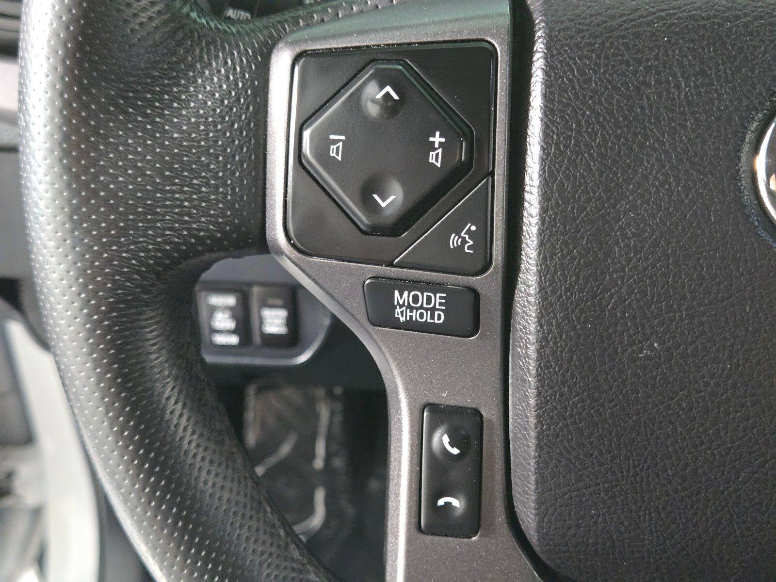 Used 2021 Toyota Tacoma TRD Off-Road w/ TRD Premium Off Road Package AWD/4WD image 24