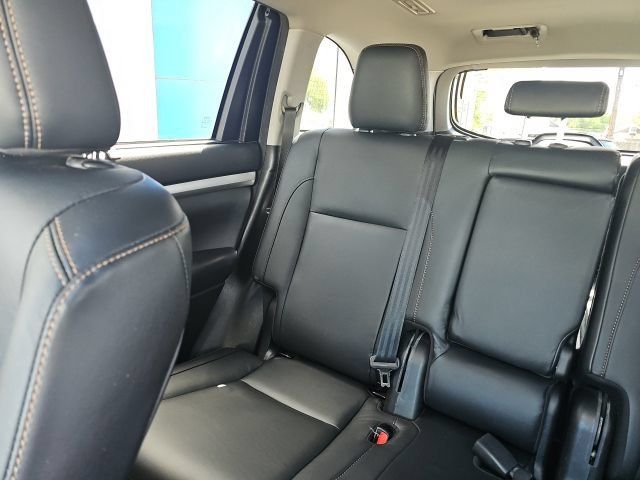 Used 2018 Toyota Highlander XLE AWD/4WD image 11
