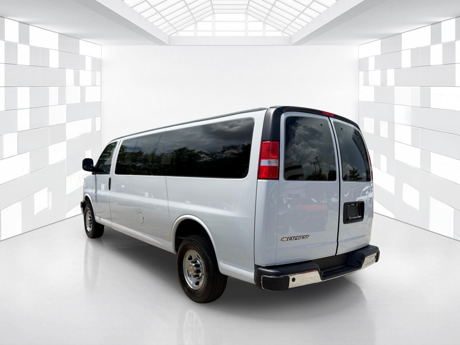 Used 2024 Chevrolet Express 3500 LT w/ LT Preferred Equipment Group RWD image 5