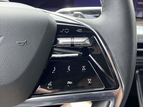Used 2025 Cadillac Escalade ESV Luxury AWD/4WD image 25