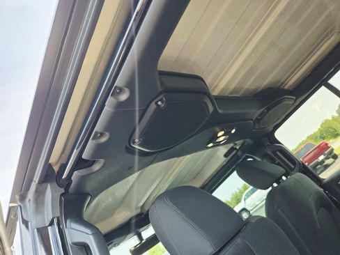 Used 2020 Jeep Wrangler Unlimited Sahara AWD/4WD image 14