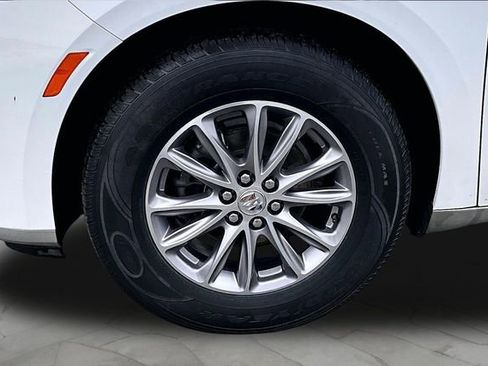 Used 2023 Buick Enclave Essence image 8