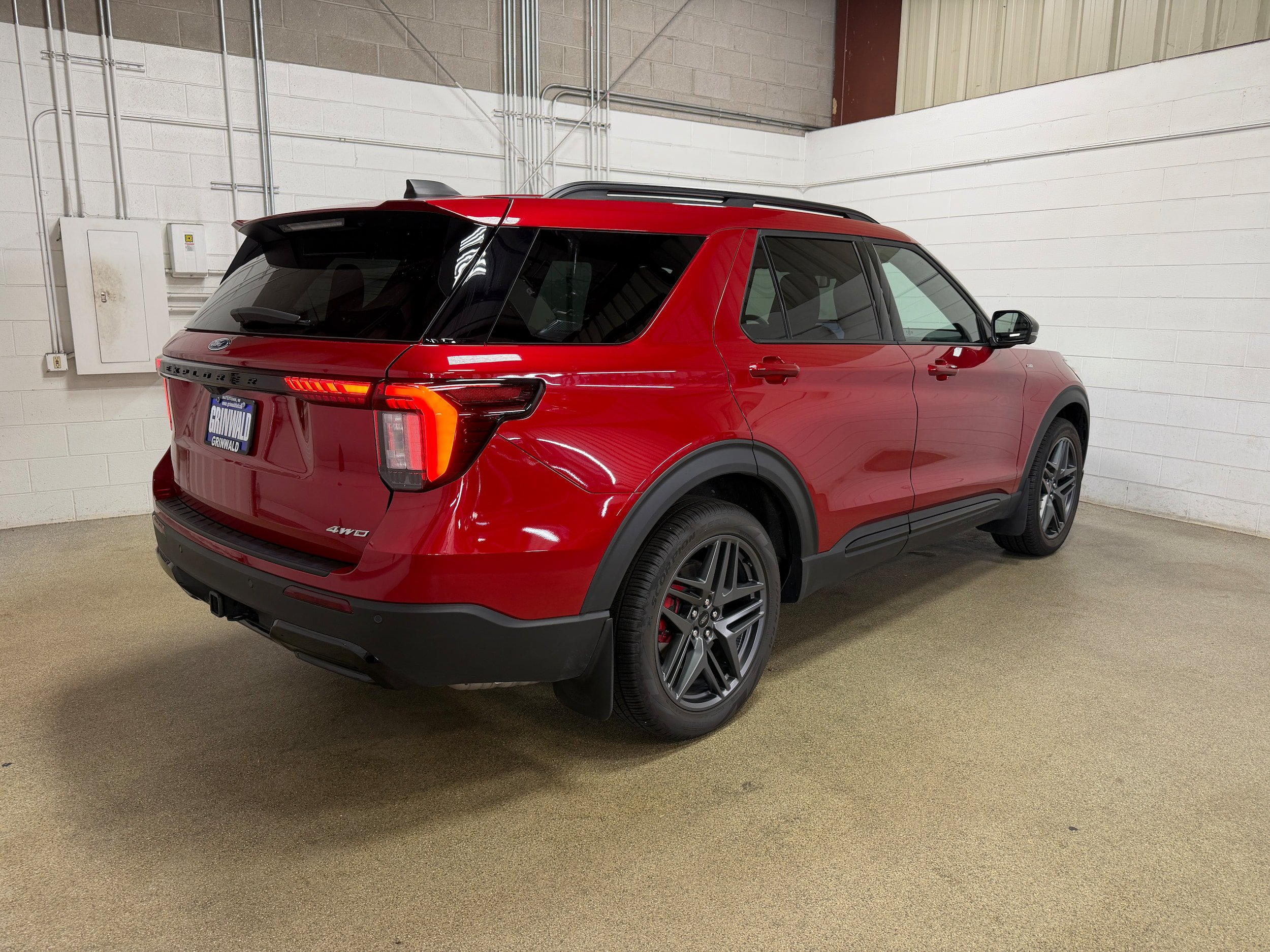 Used 2026 Ford Explorer ST-Line w/ ST-Line Street Pack AWD/4WD image 10
