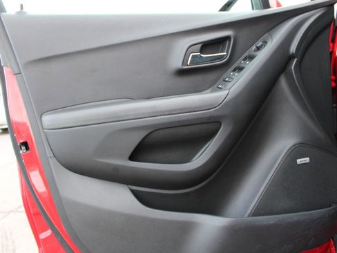 Used 2015 Chevrolet Trax LT w/ LT Sun and Sound Package image 14