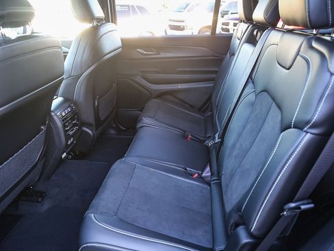 New 2025 Jeep Grand Cherokee L Altitude image 17