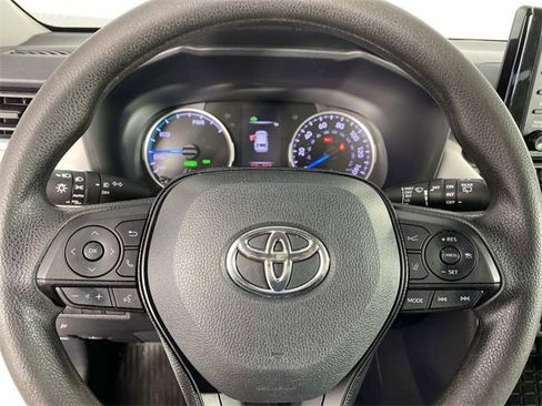 Used 2021 Toyota RAV4 XLE w/ Convenience Package image 16
