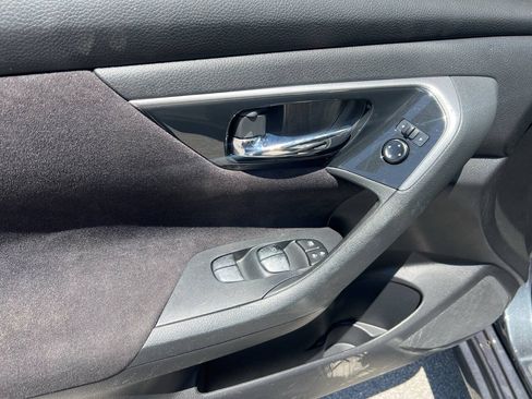 Used 2013 Nissan Altima 2.5 SV FWD image 11