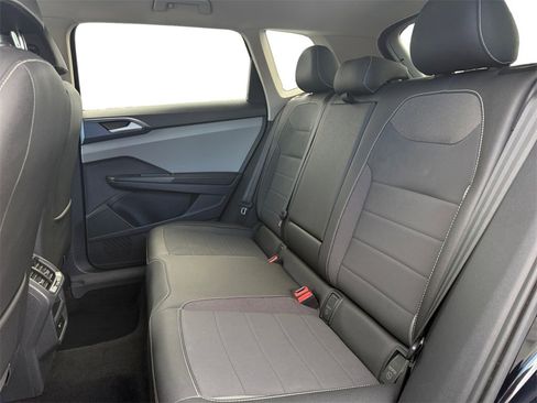 Used 2024 Volkswagen Taos SE image 14