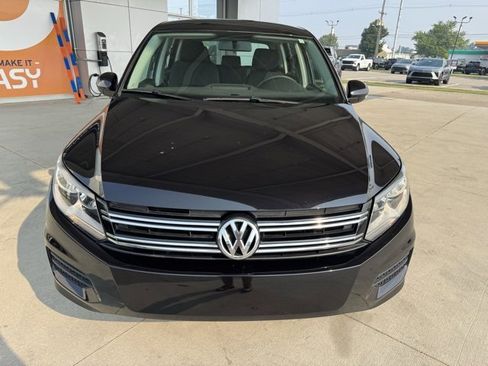 Used 2017 Volkswagen Tiguan S image 2