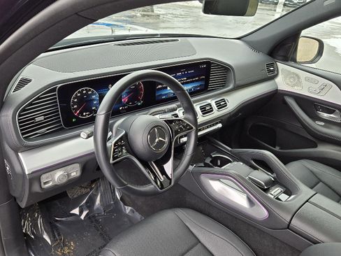 Used 2025 Mercedes-Benz GLS 450 4MATIC image 5