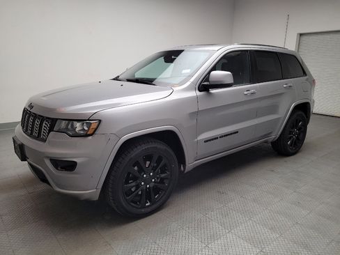 Used 2019 Jeep Grand Cherokee Altitude image 2