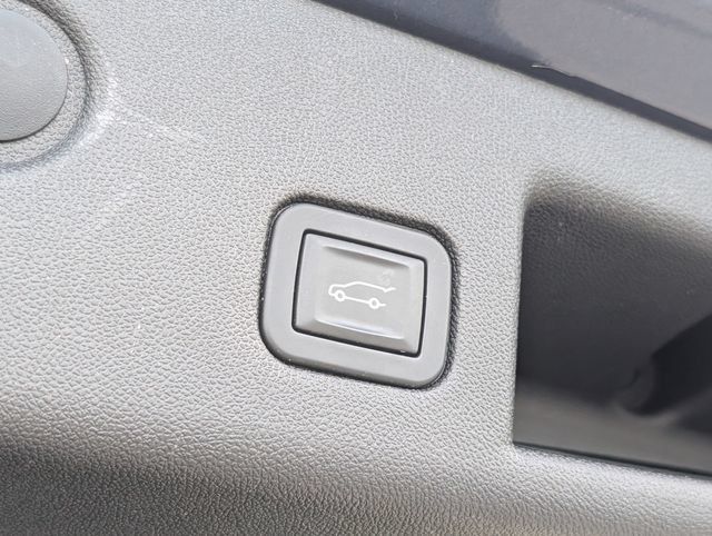 Used 2018 Chevrolet Equinox LT FWD image 32