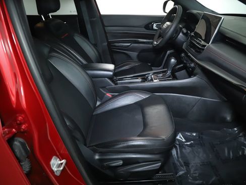 Used 2025 Jeep Compass Trailhawk AWD/4WD image 33