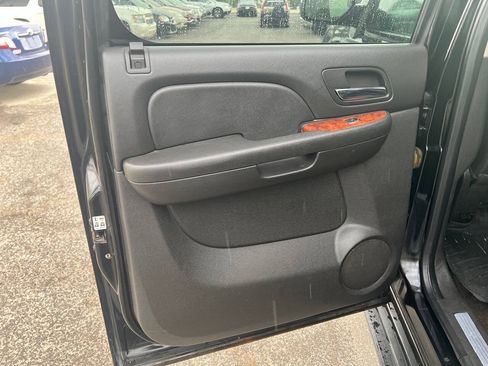 Used 2008 Chevrolet Suburban LT AWD/4WD image 2
