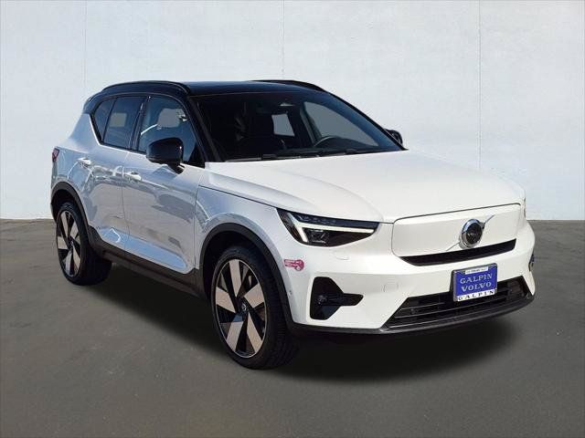 Certified 2023 Volvo XC40 Recharge Ultimate AWD/4WD image 3