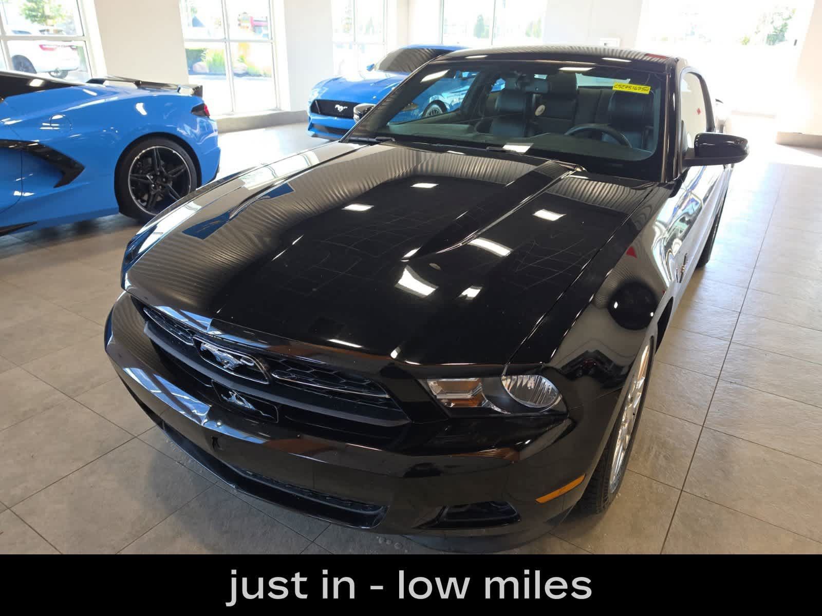 Used 2012 Ford Mustang Premium RWD image 1