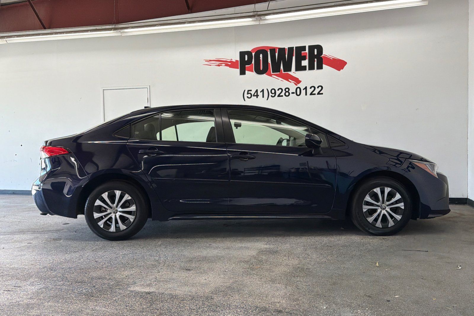 Used 2022 Toyota Corolla LE FWD image 2