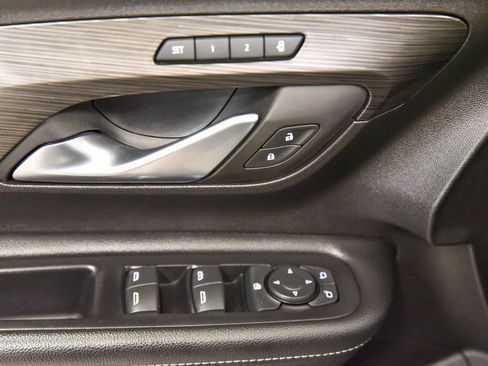 Used 2024 GMC Terrain SLT image 16