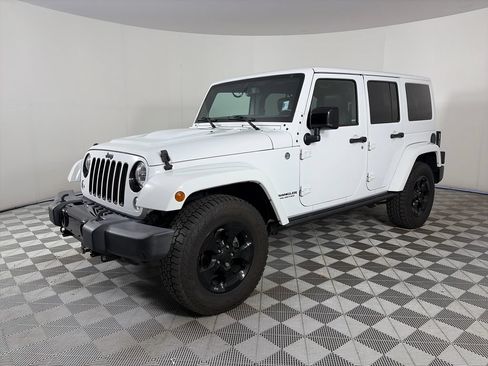 Used 2015 Jeep Wrangler Unlimited Sahara AWD/4WD image 3