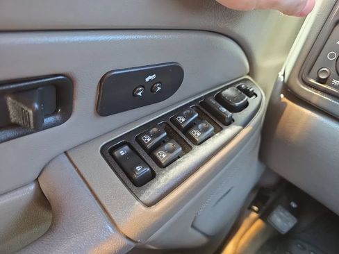 Used 2006 Chevrolet Avalanche Z71 w/ Preferred Equipment Group AWD/4WD image 28