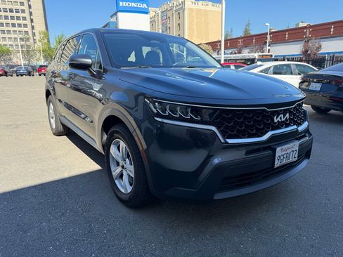 Used 2023 Kia Sorento LX image 9