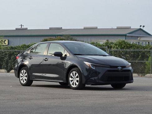 Certified 2025 Toyota Corolla LE FWD image 7
