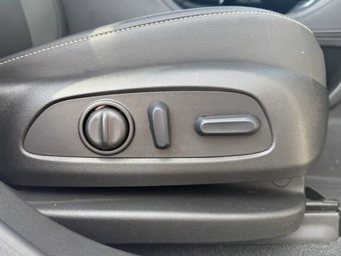 Used 2023 GMC Acadia SLT w/ Elevation Edition image 20