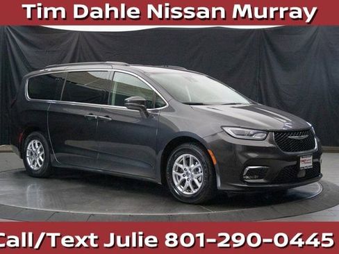 Used 2022 Chrysler Pacifica Touring-L FWD image 1