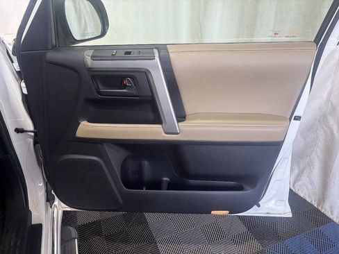 Used 2012 Toyota 4Runner Limited AWD/4WD image 12