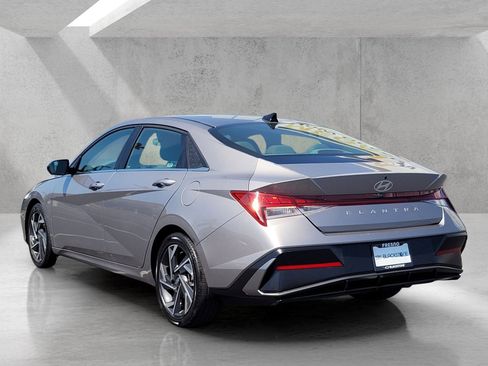 Used 2025 Hyundai Elantra SEL FWD image 7